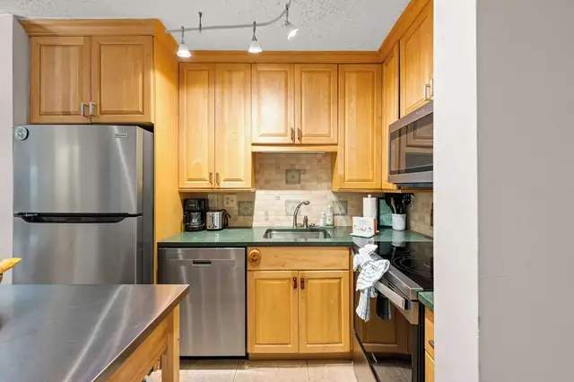 Kitchen at Fiddler’s Cove 5B